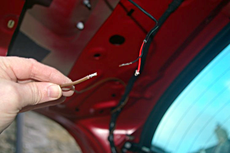 Fitting a Peugeot 308SW reversing camera step D-5